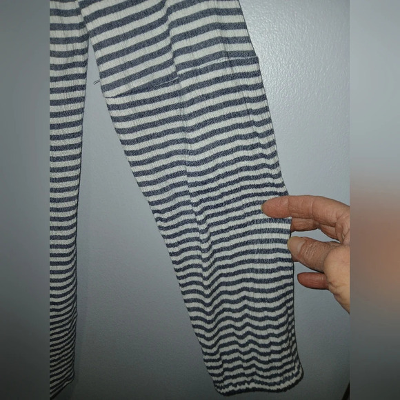 Michael Kors Blue Striped V-neck  Top Womens Size Large Nautical Coastal Grandma - Picture 3 of 9